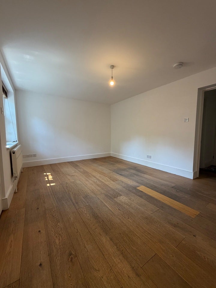 Flat Leighton Road in Greater London