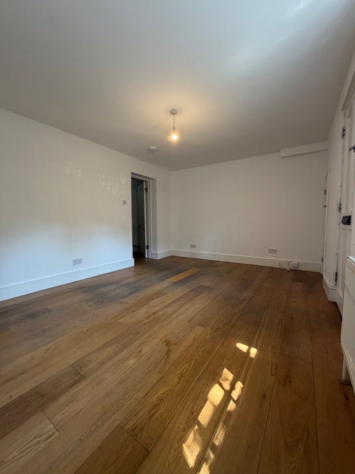 Flat Leighton Road in Greater London