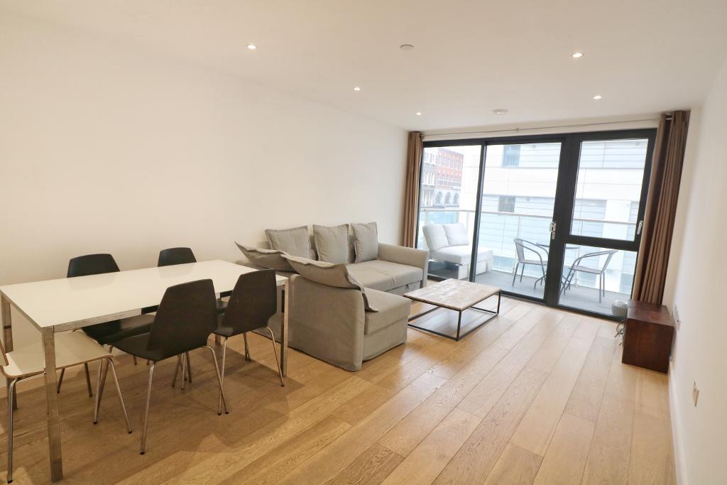 Flat Pomell Way in Greater London