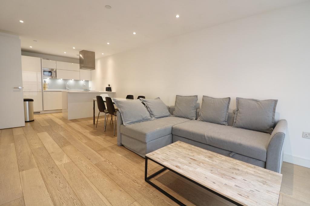 Flat Pomell Way in Greater London