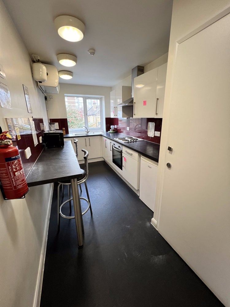 Room Westland Road in Watford