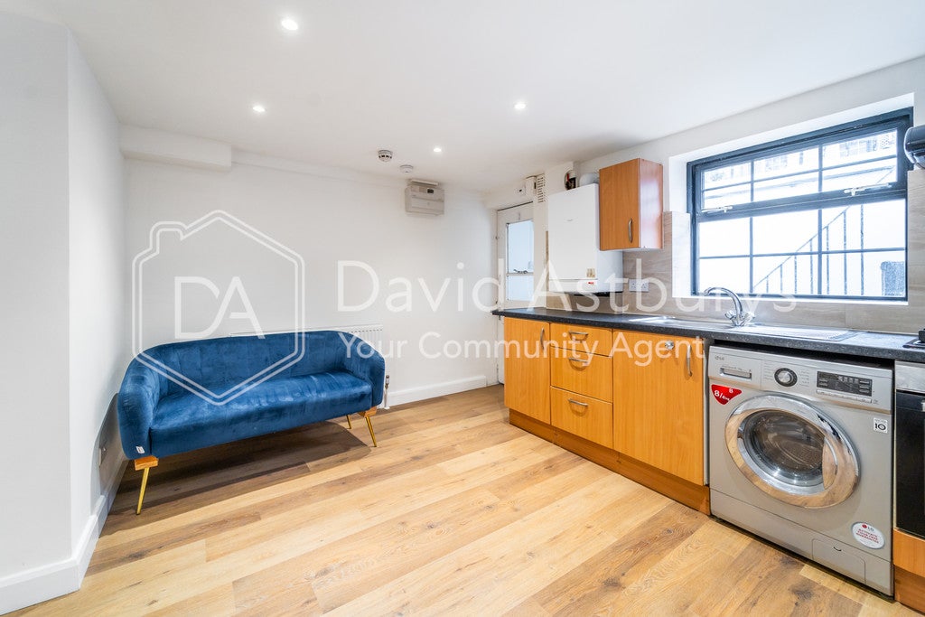 Flat Caledonian Road in Greater London