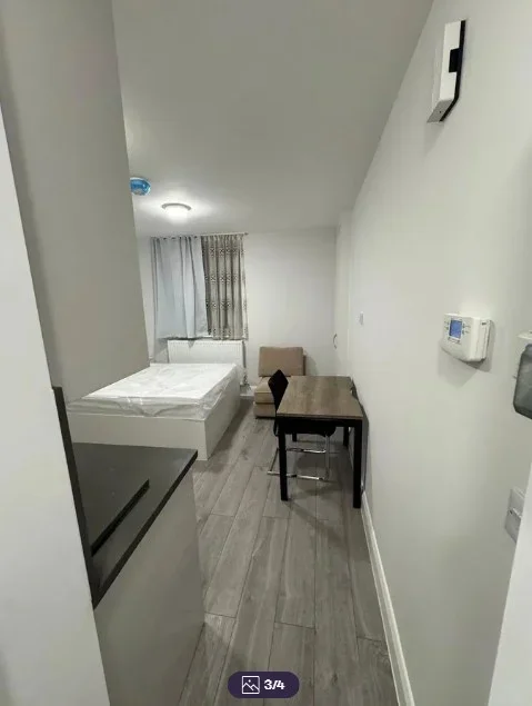 Flat Green Lane in Greater London