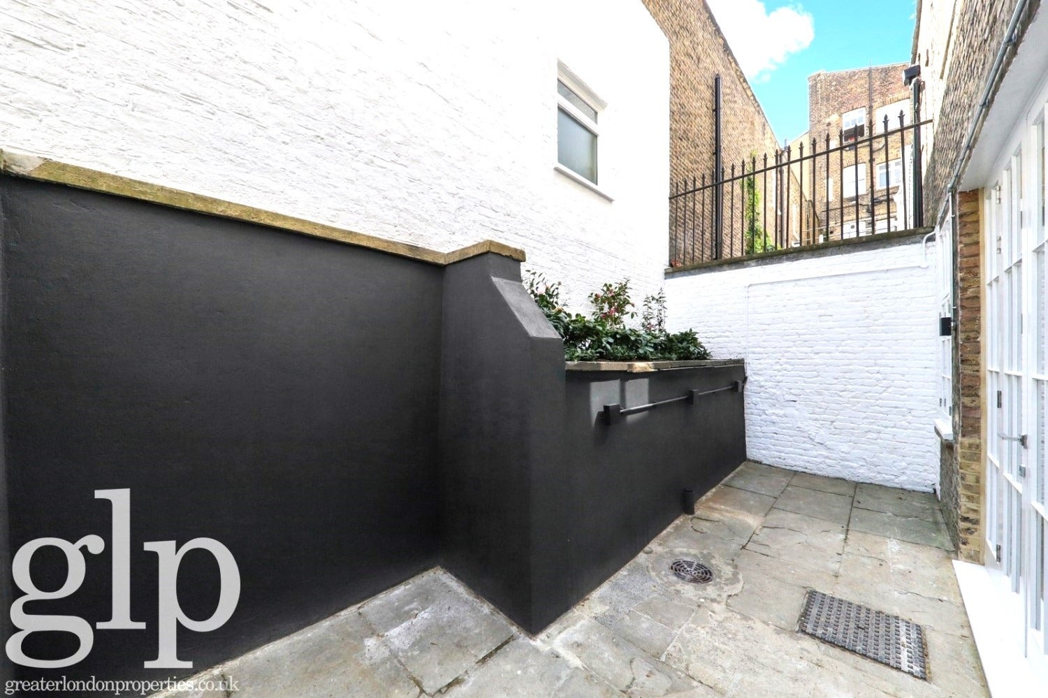 Flat Hyde Park Gardens Mews in City of Westminster