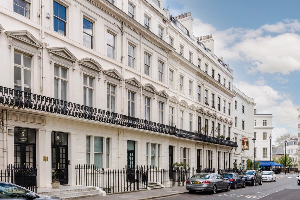 Flat Hyde Park Gardens Mews in City of Westminster