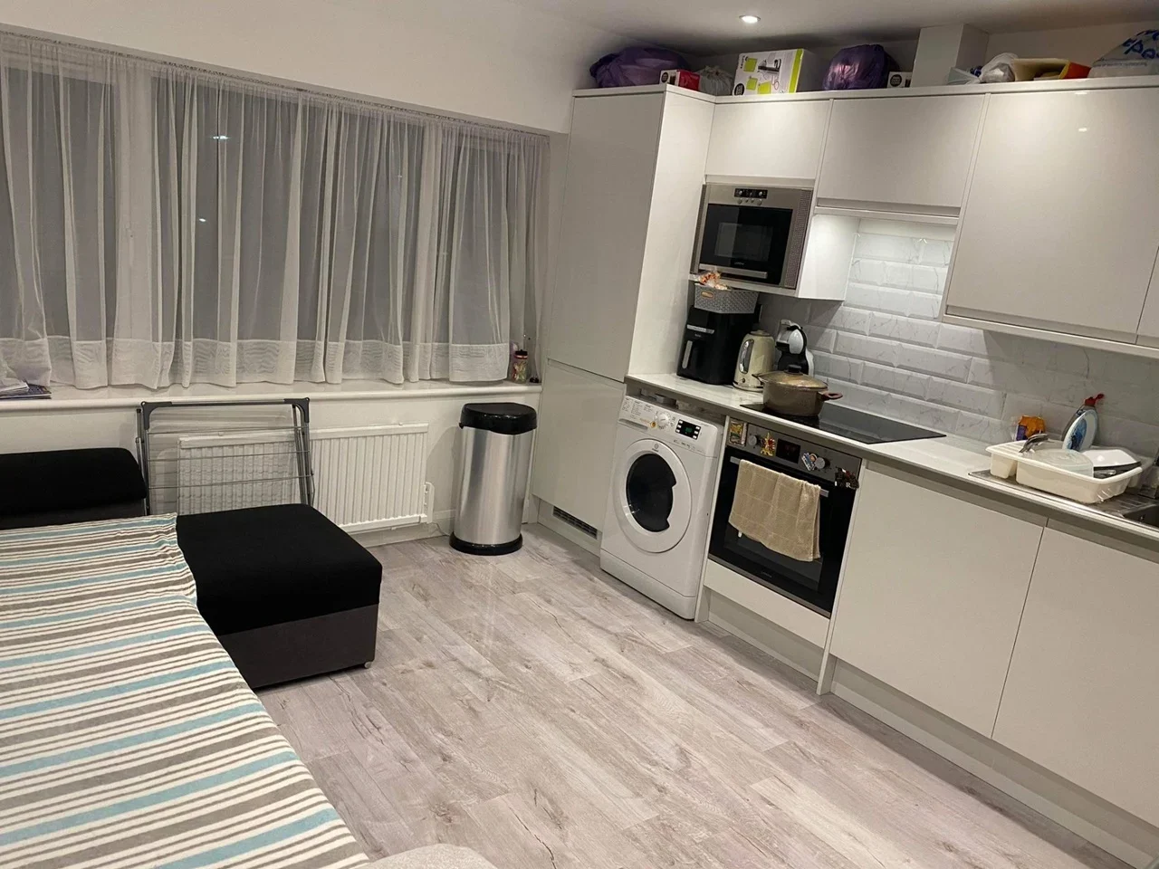 Flat Poole Court Road in Greater London