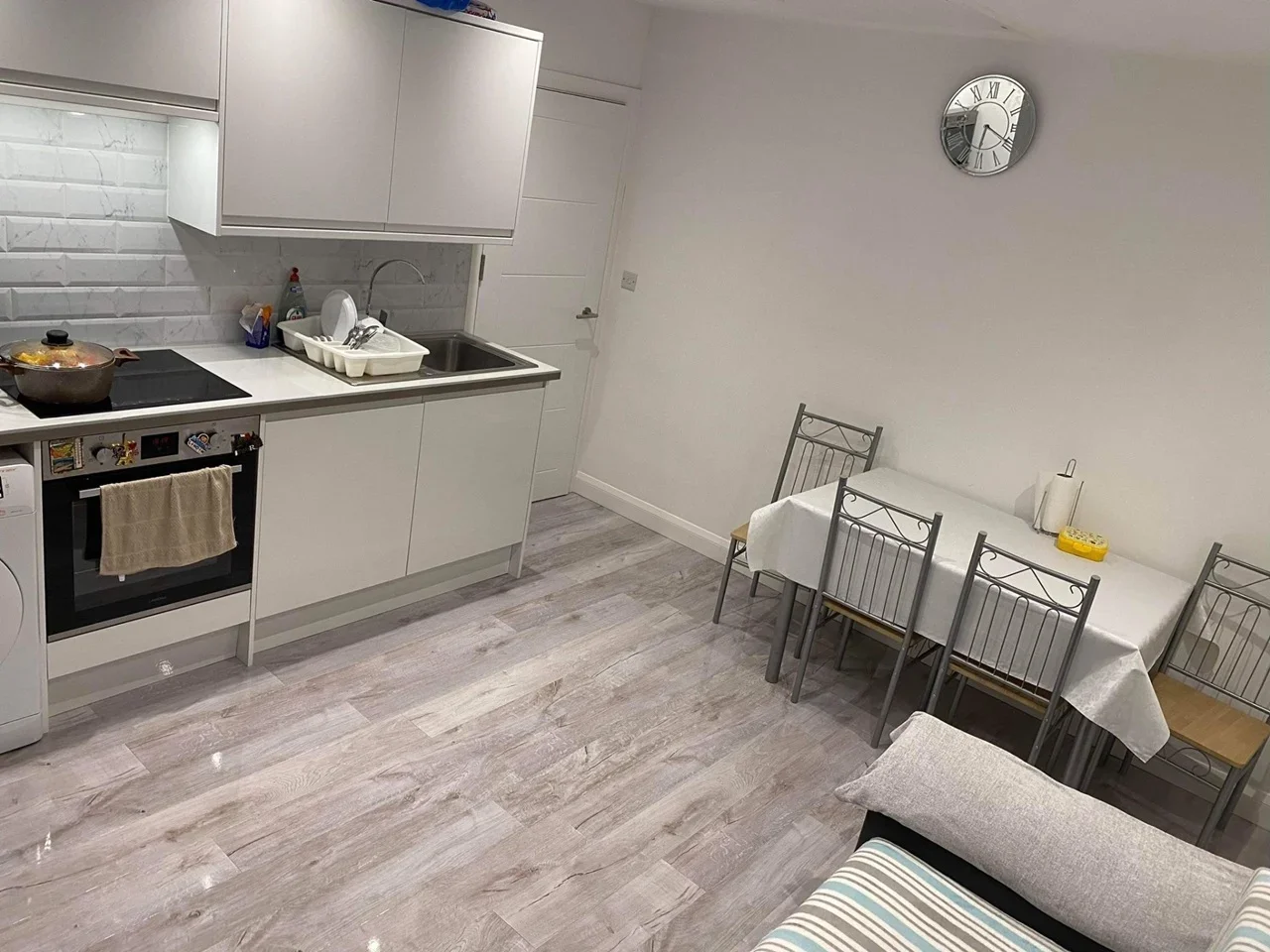 Flat Poole Court Road in Greater London