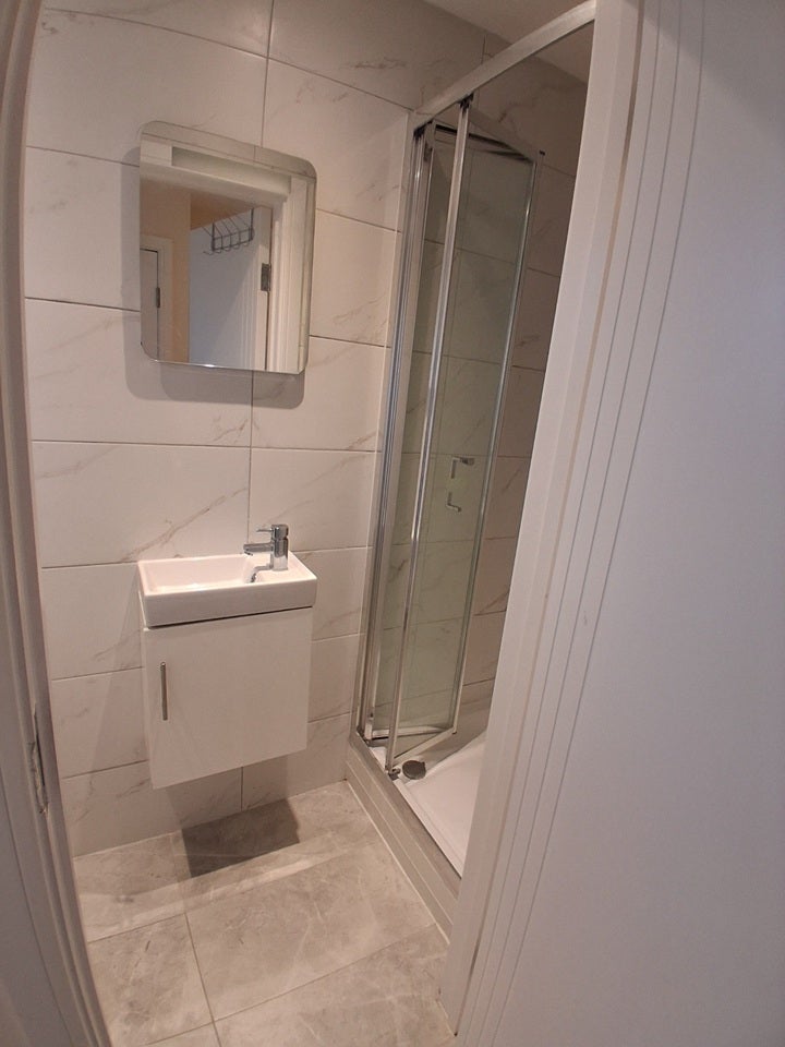 Room Elmgrove Road in Greater London