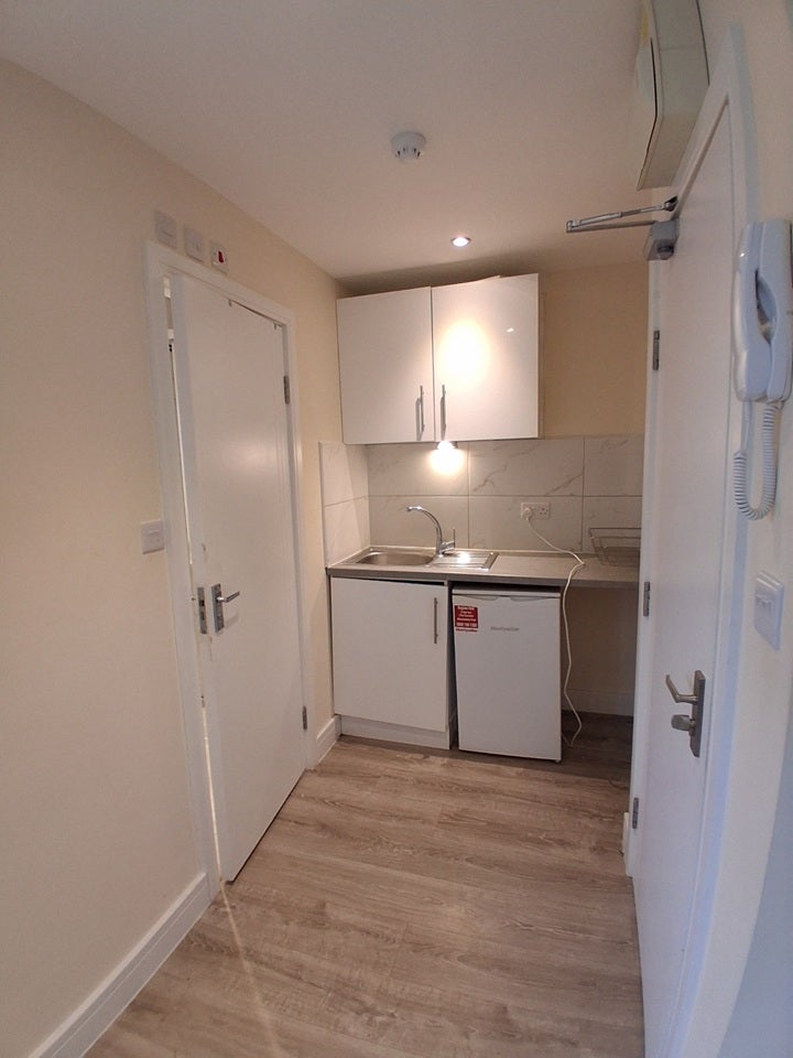 Room Elmgrove Road in Greater London