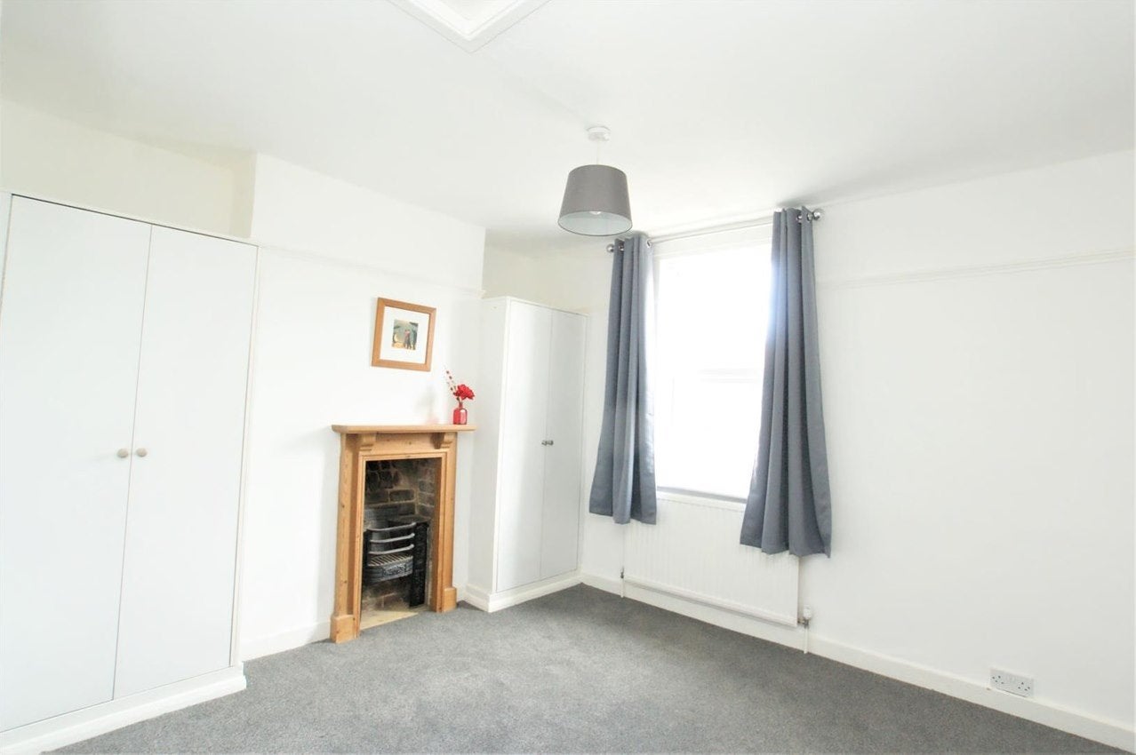 House Molesey Road in Elmbridge