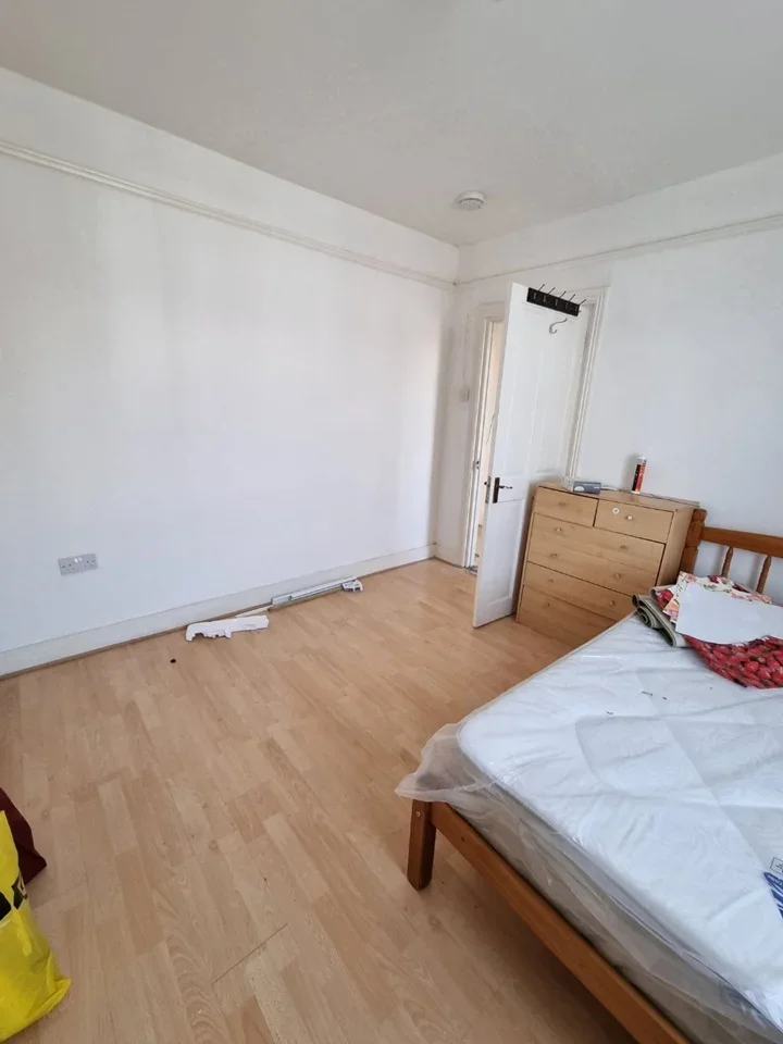 Flat Woodlands Road in Greater London