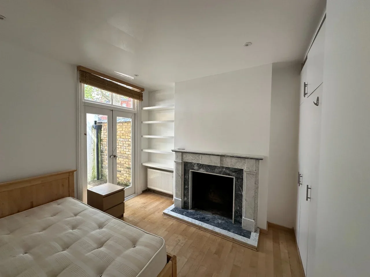 Flat Briarwood Road in Greater London