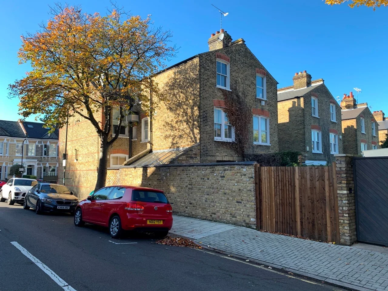 Flat Briarwood Road in Greater London