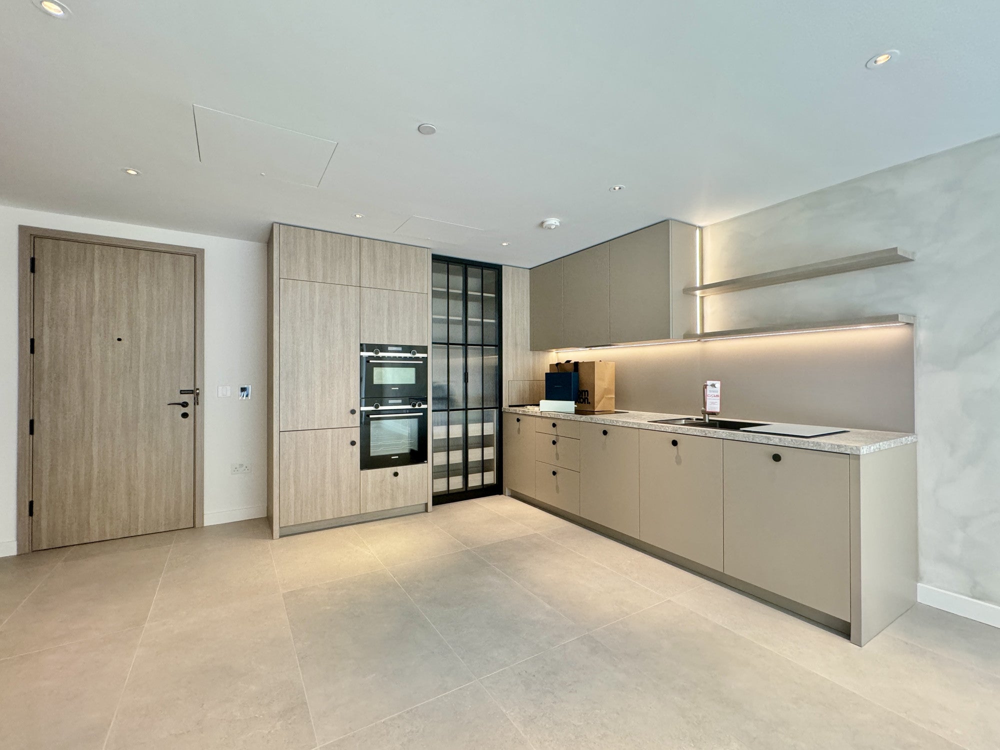 Flat Lewis Cubitt Walk in Greater London