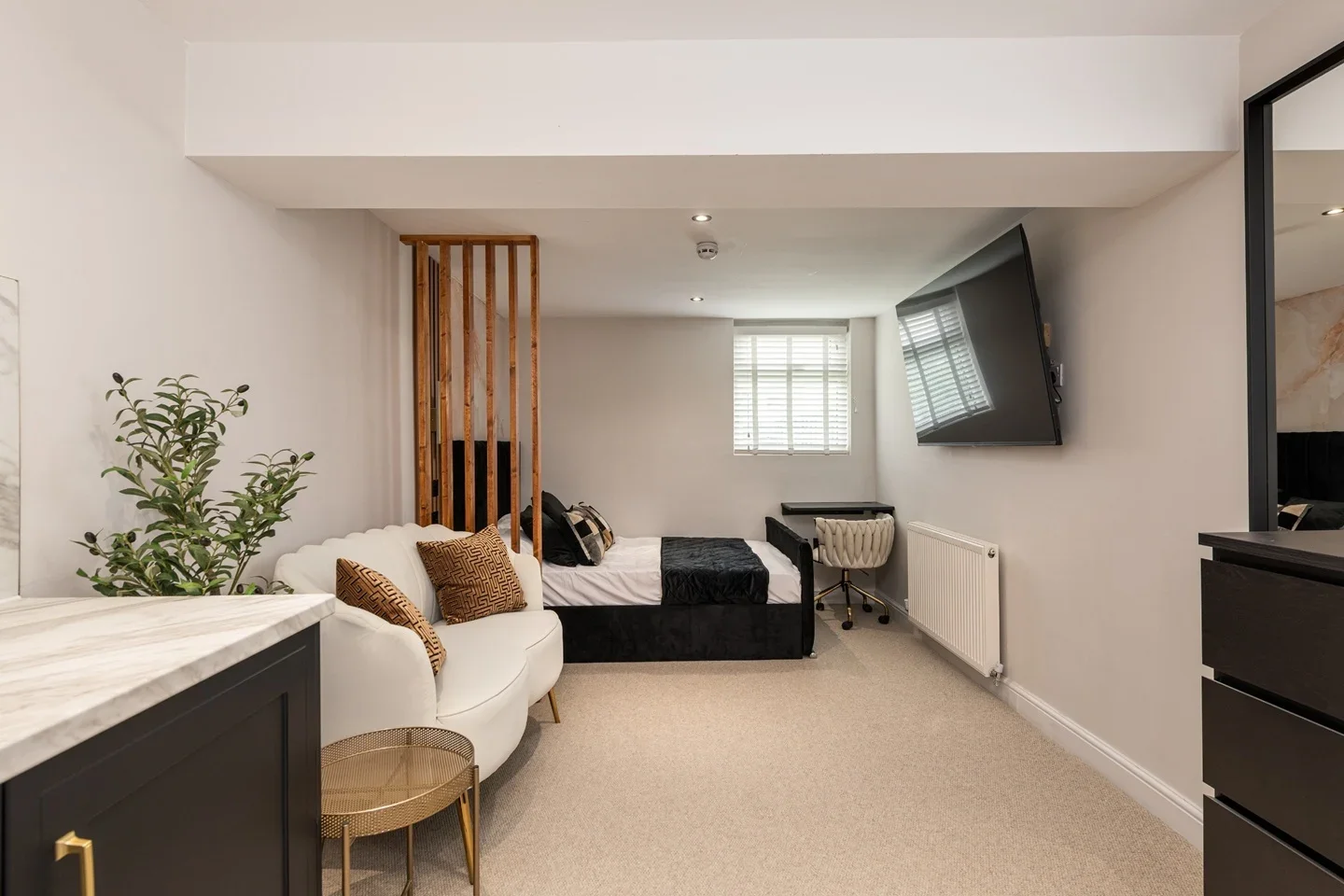 Room Gordon Road in Gillingham