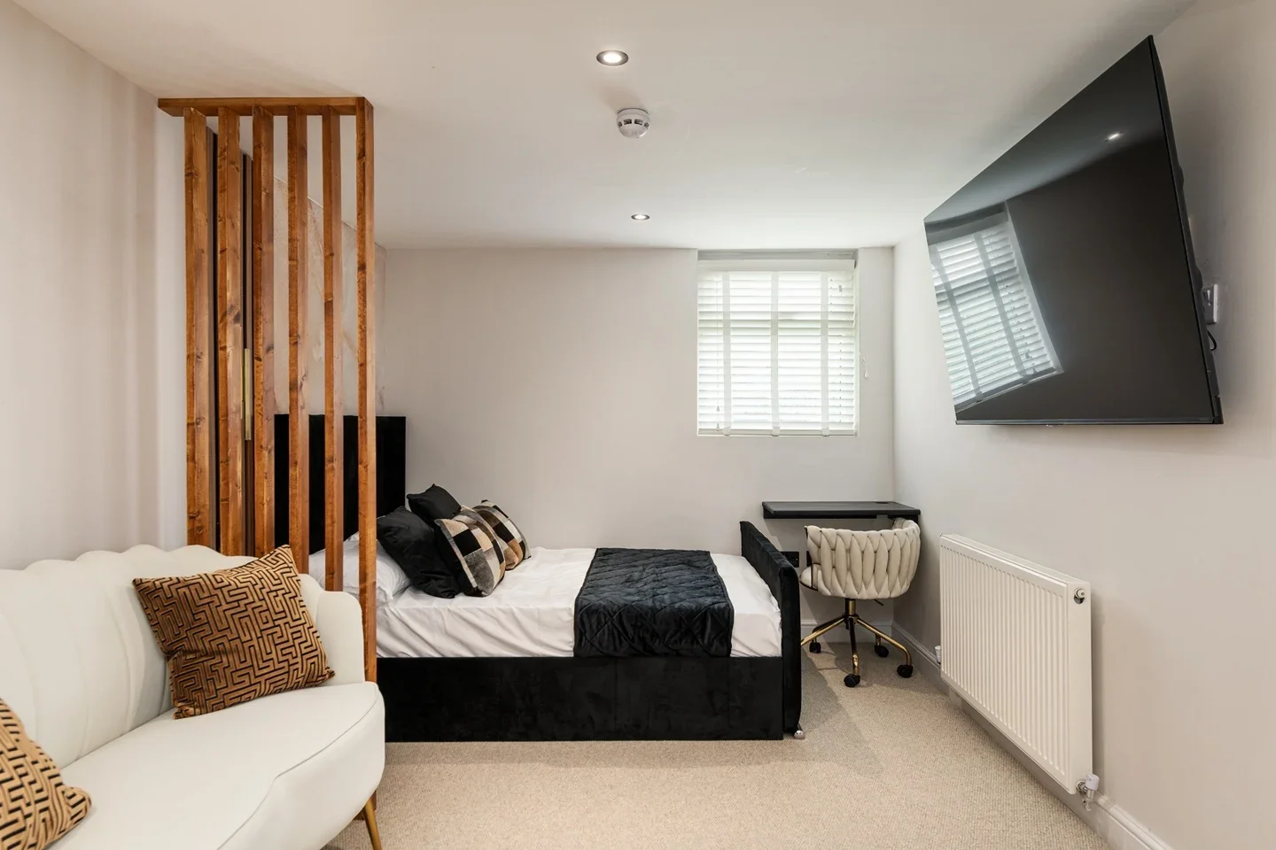 Room Gordon Road in Gillingham