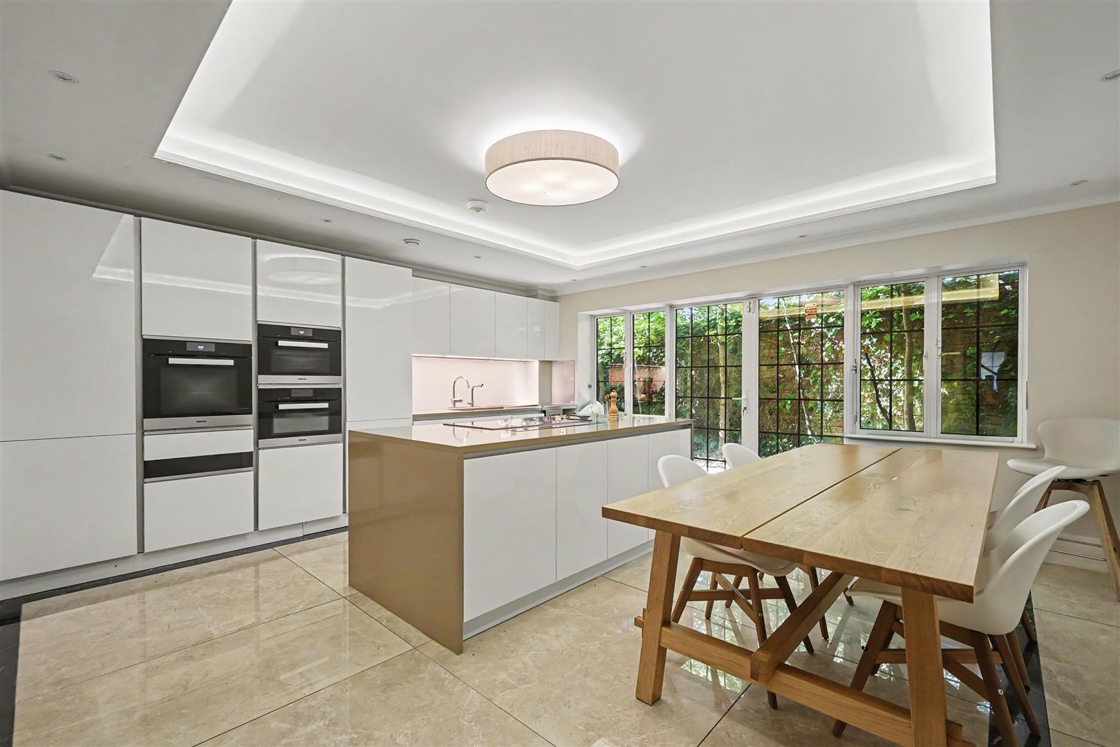 House Chandos Way in Greater London