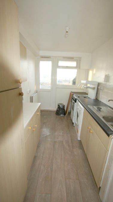 Flat Leather Gardens in Greater London