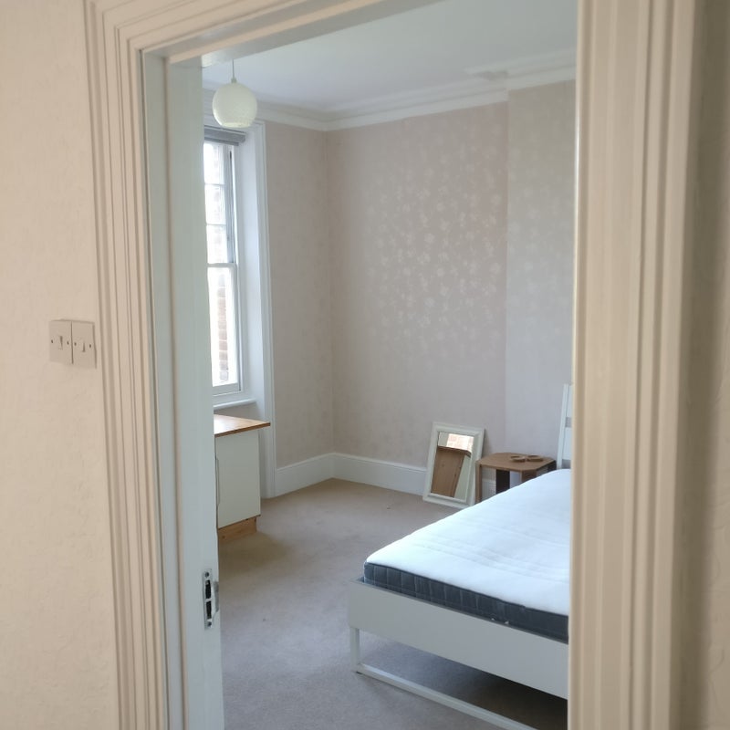 Room Croftdown Road in Greater London