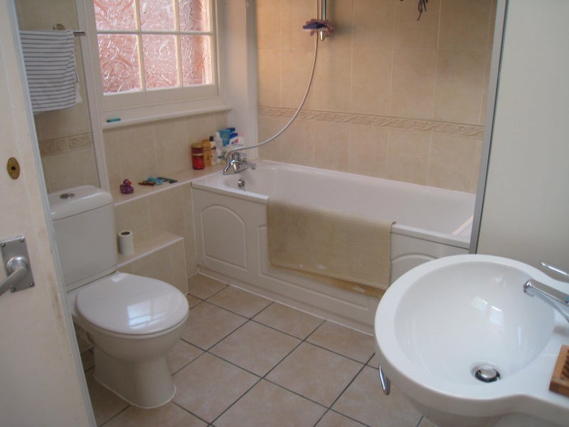 Room Croftdown Road in Greater London