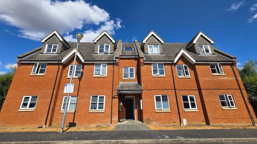 Flat Wooton Court in Milton Keynes