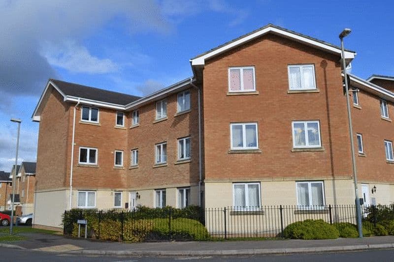 Flat Lloyd Close in Cheltenham