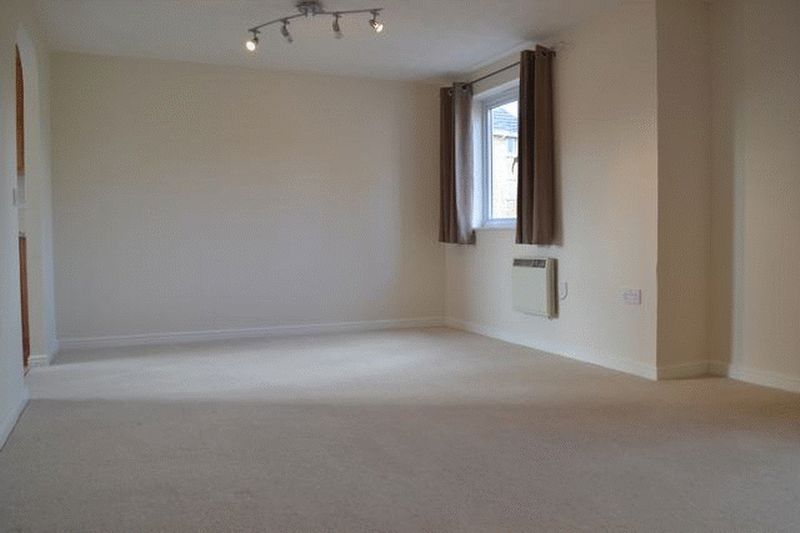 Flat Lloyd Close in Cheltenham