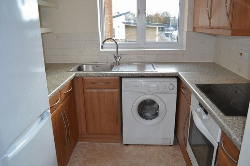 Flat Lloyd Close in Cheltenham