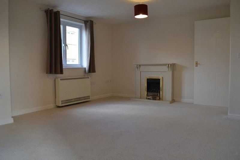 Flat Lloyd Close in Cheltenham