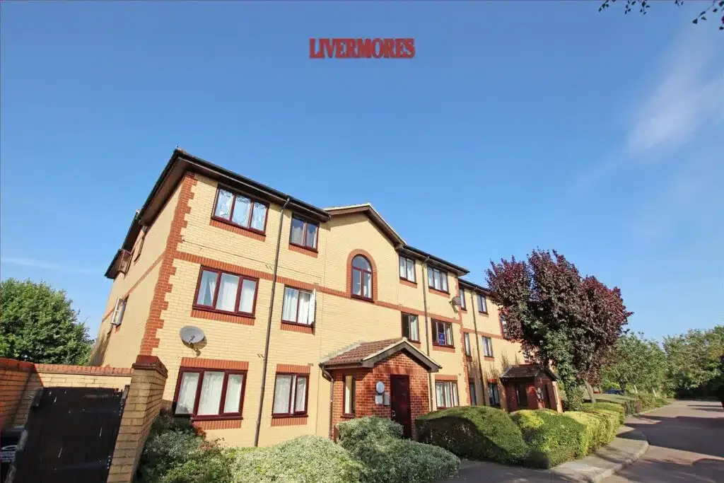 Flat Churchill Close in Dartford