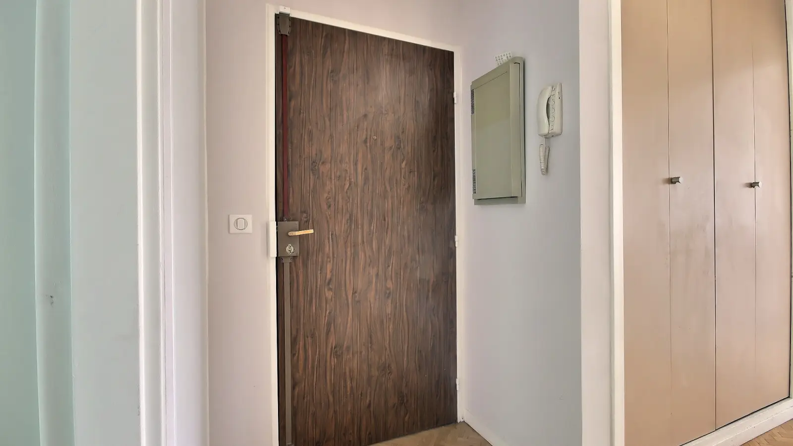 Flat Quai de Valmy in Paris