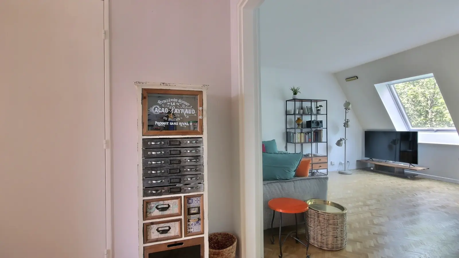 Flat Quai de Valmy in Paris