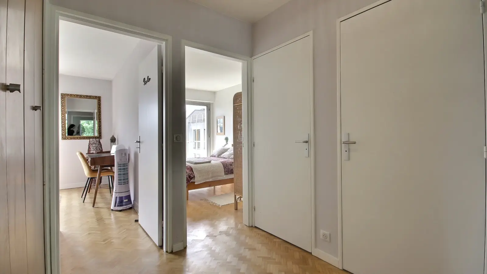Flat Quai de Valmy in Paris