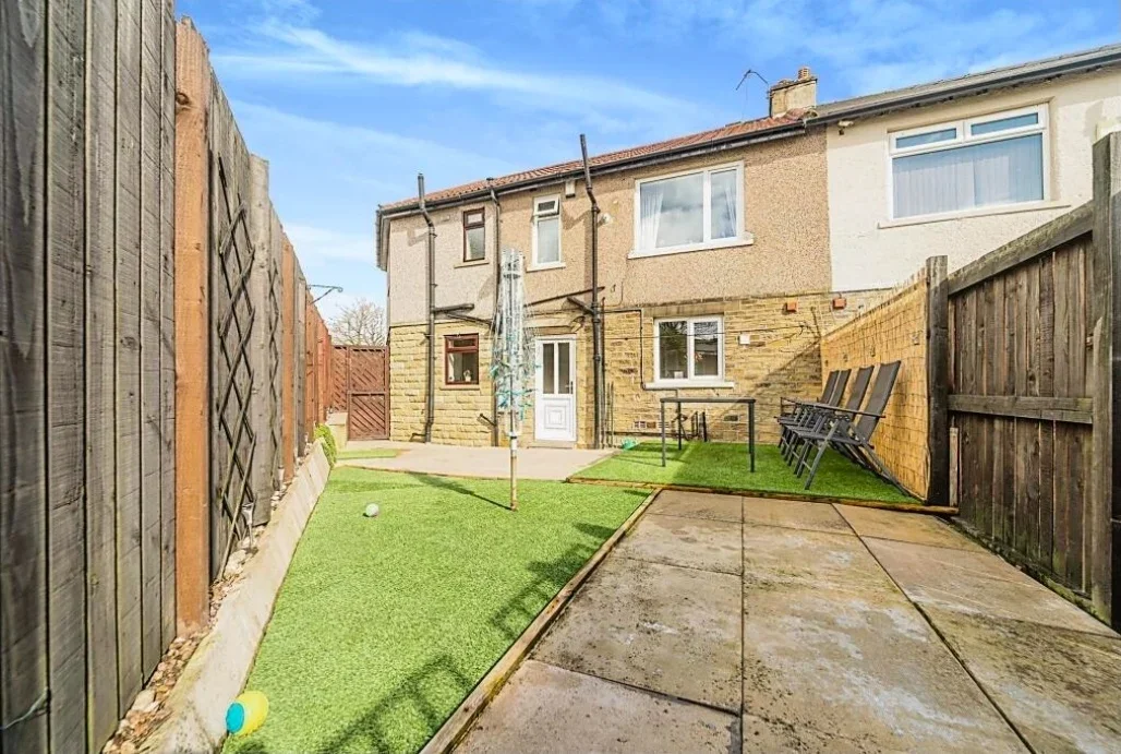 House Broomhill Grove in Bradford
