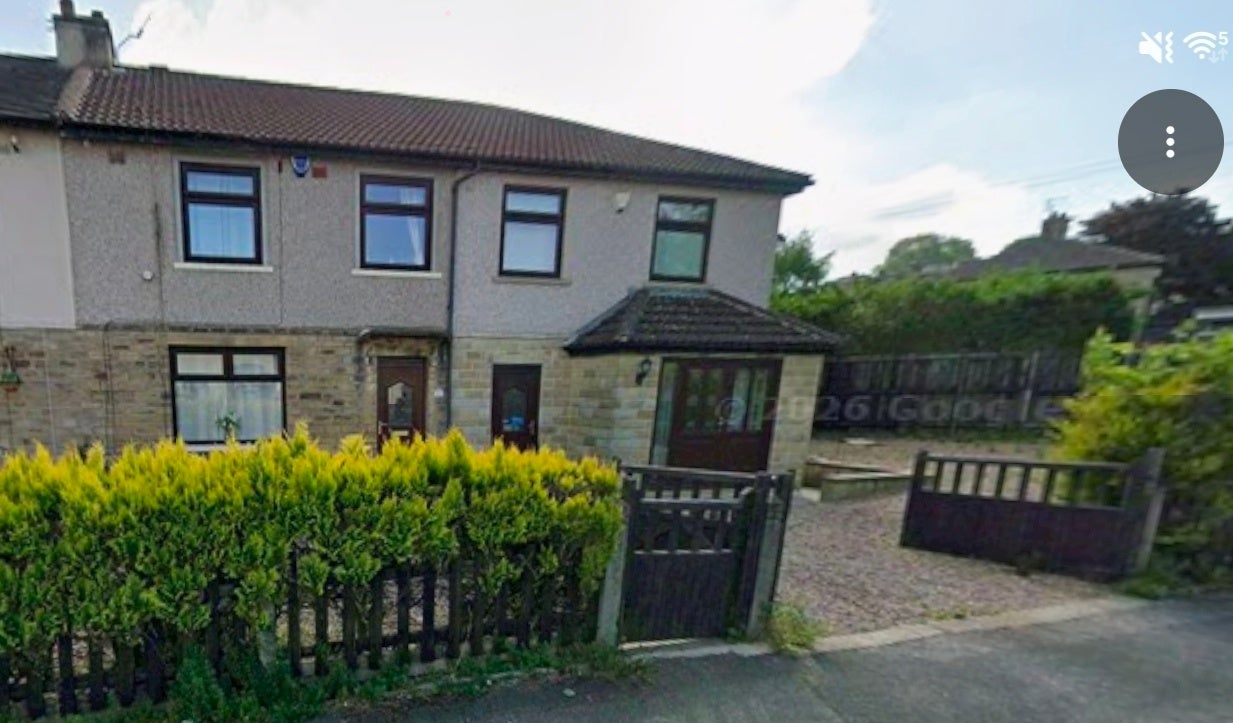 House Broomhill Grove in Bradford