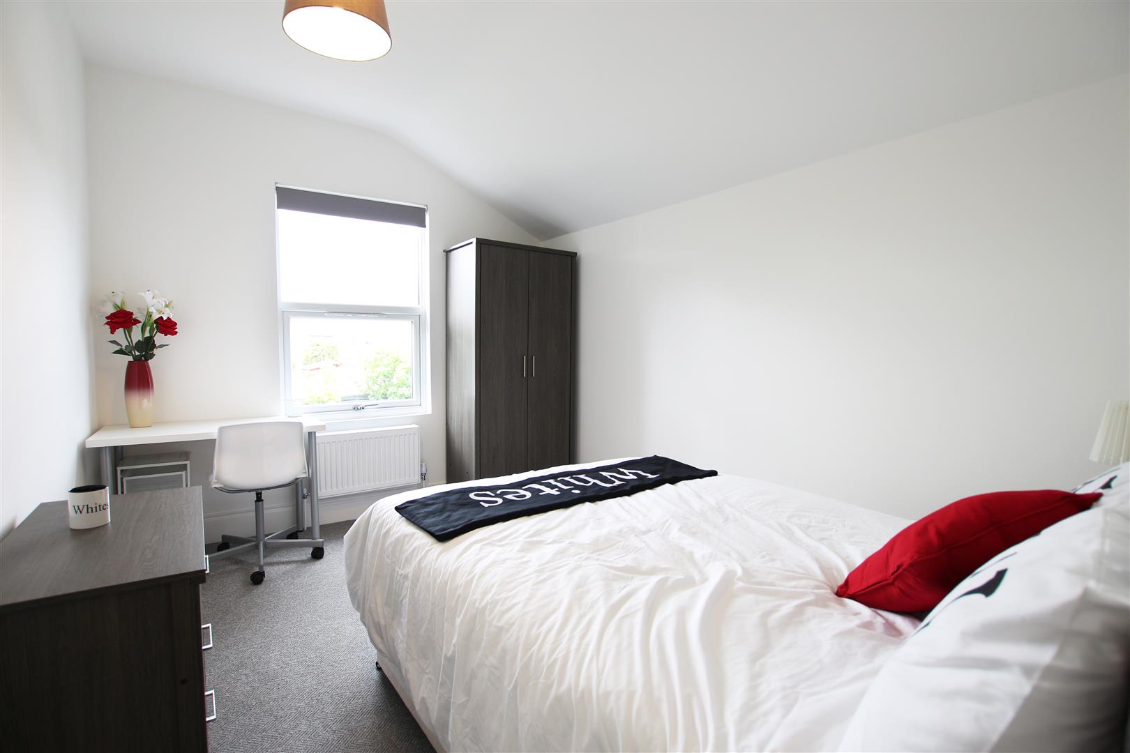 Room Lutterworth Road in Northampton