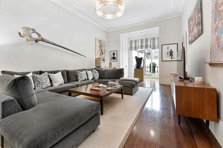 Flat Eaton Place in City of Westminster