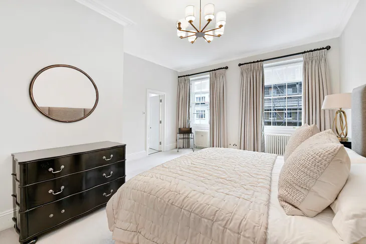 Flat Eaton Place in City of Westminster