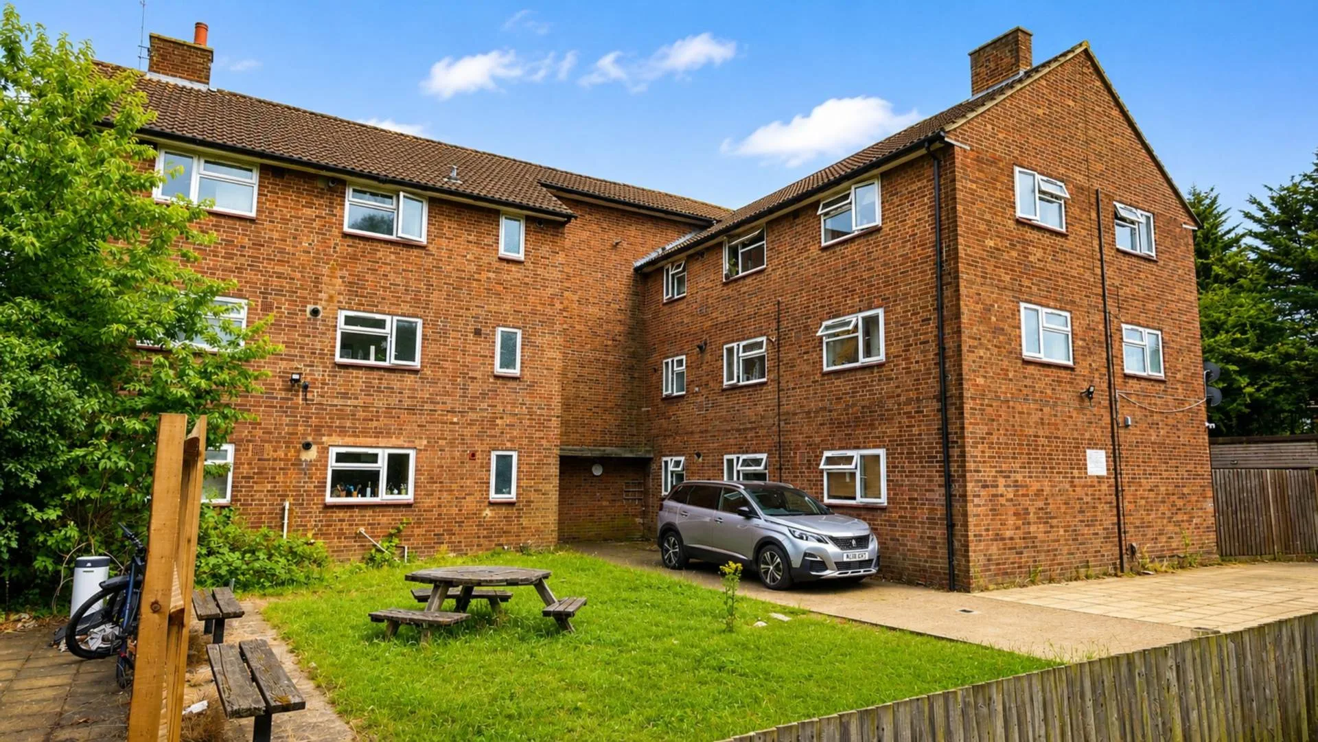 Flat Birchwood Avenue in Welwyn Hatfield