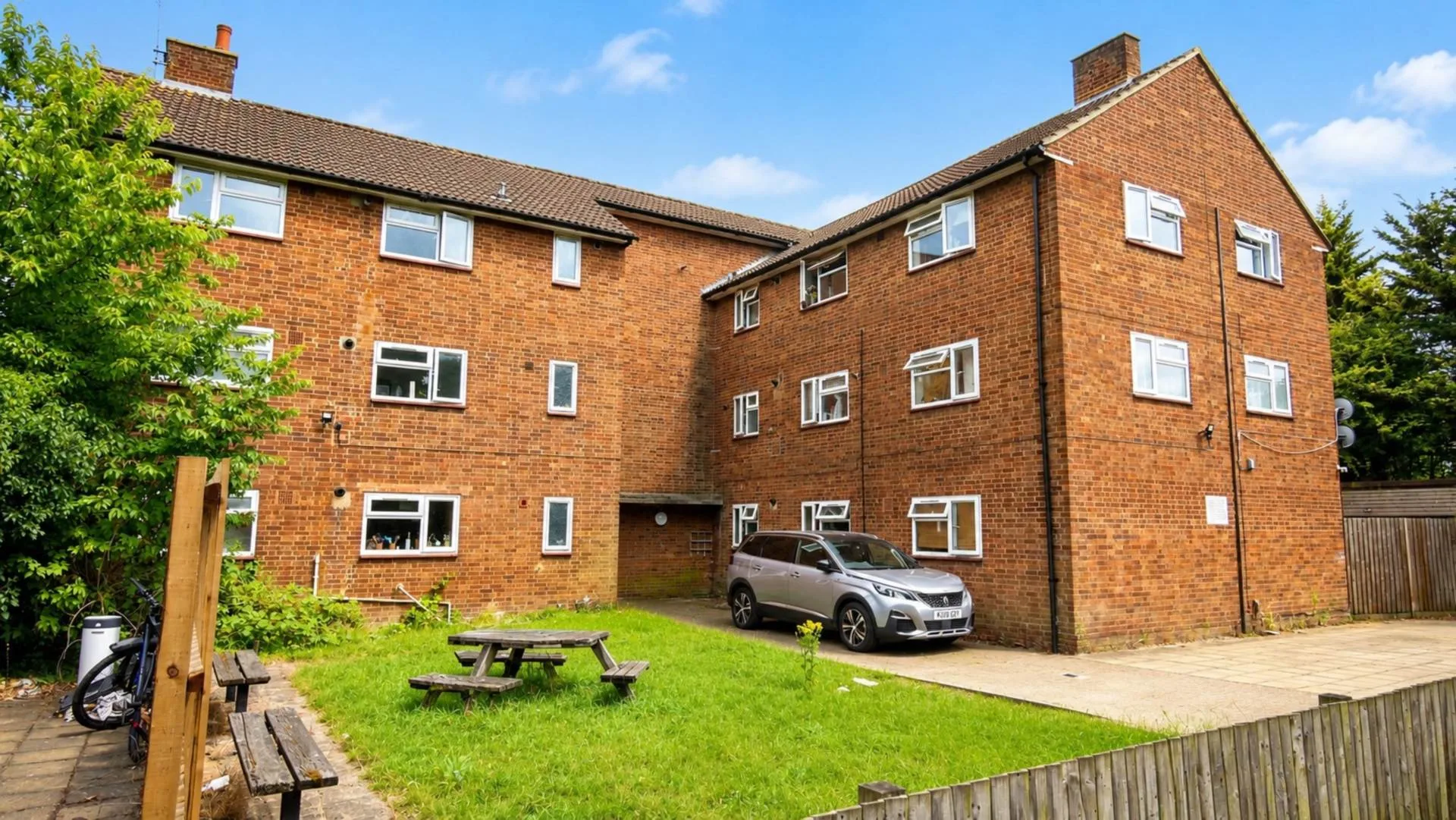 Flat Birchwood Avenue in Welwyn Hatfield