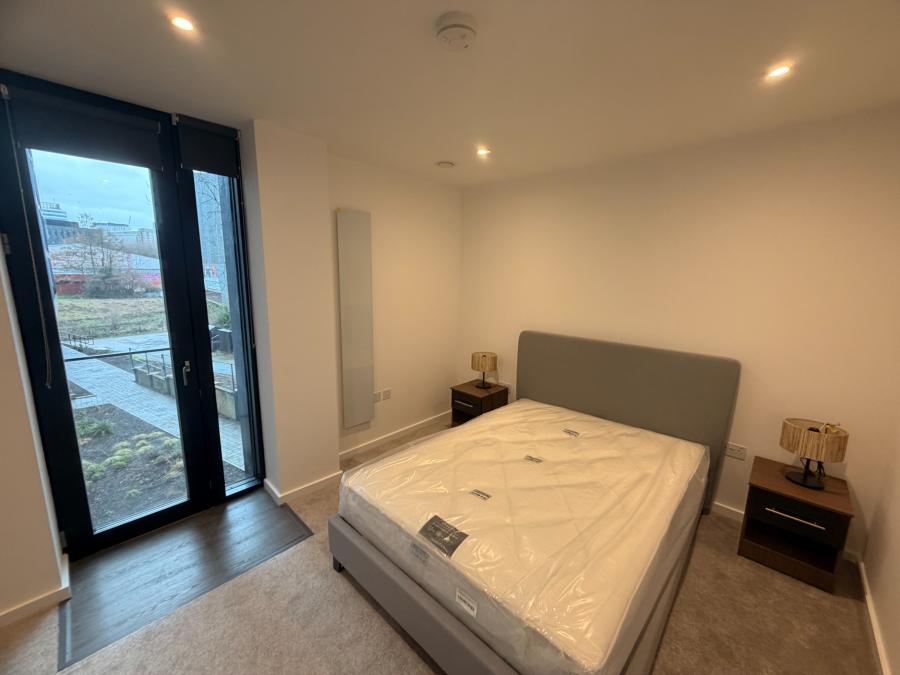 Flat Trinity Way in Salford