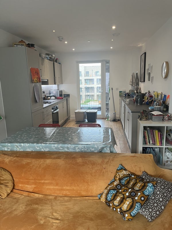 Room Browns Road in Greater London