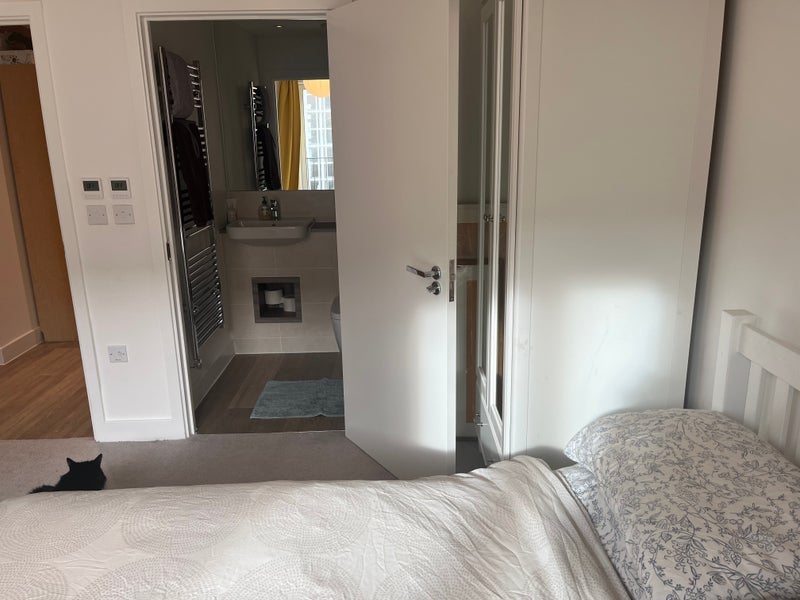 Room Browns Road in Greater London