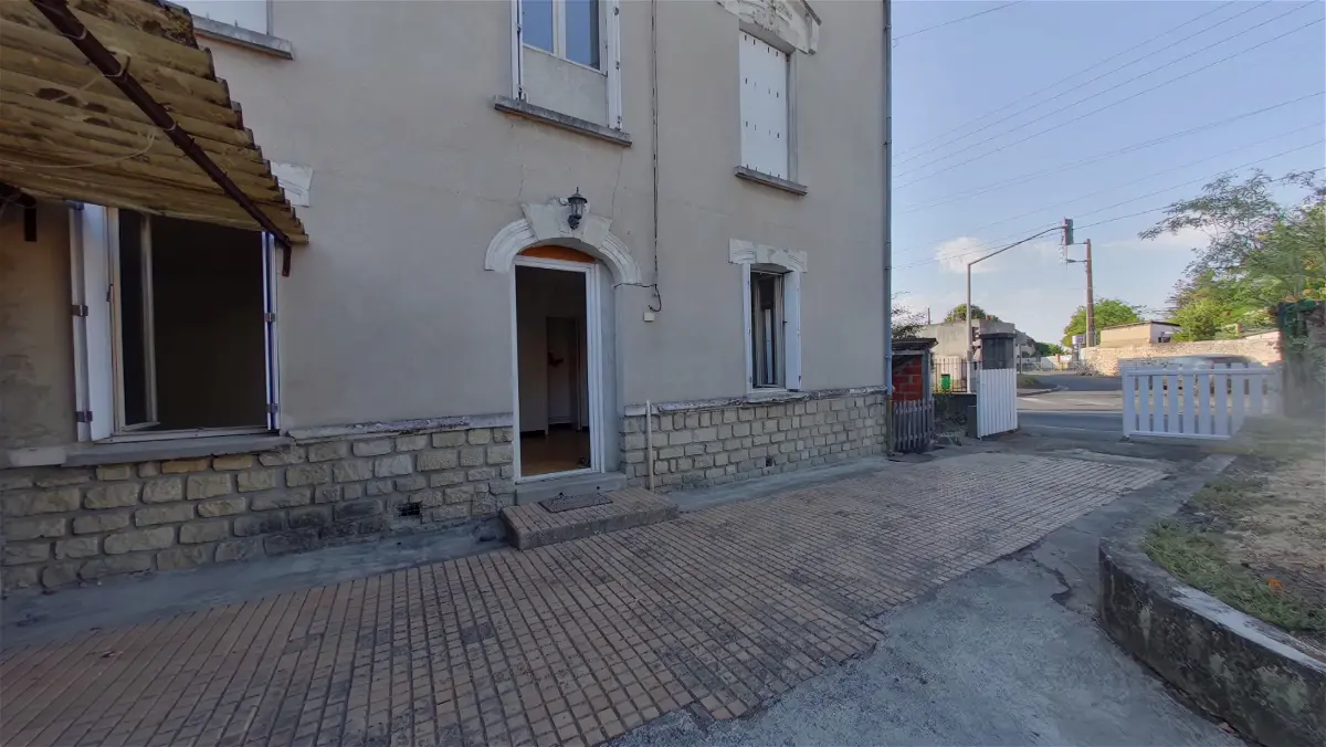 House Avenue du Maréchal de Lattre de Tassigny in Châtellerault