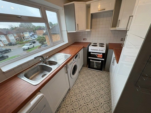 Flat Mimms Hall Road in Hertsmere