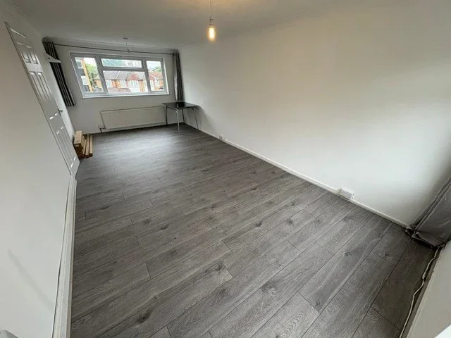 Flat Mimms Hall Road in Hertsmere