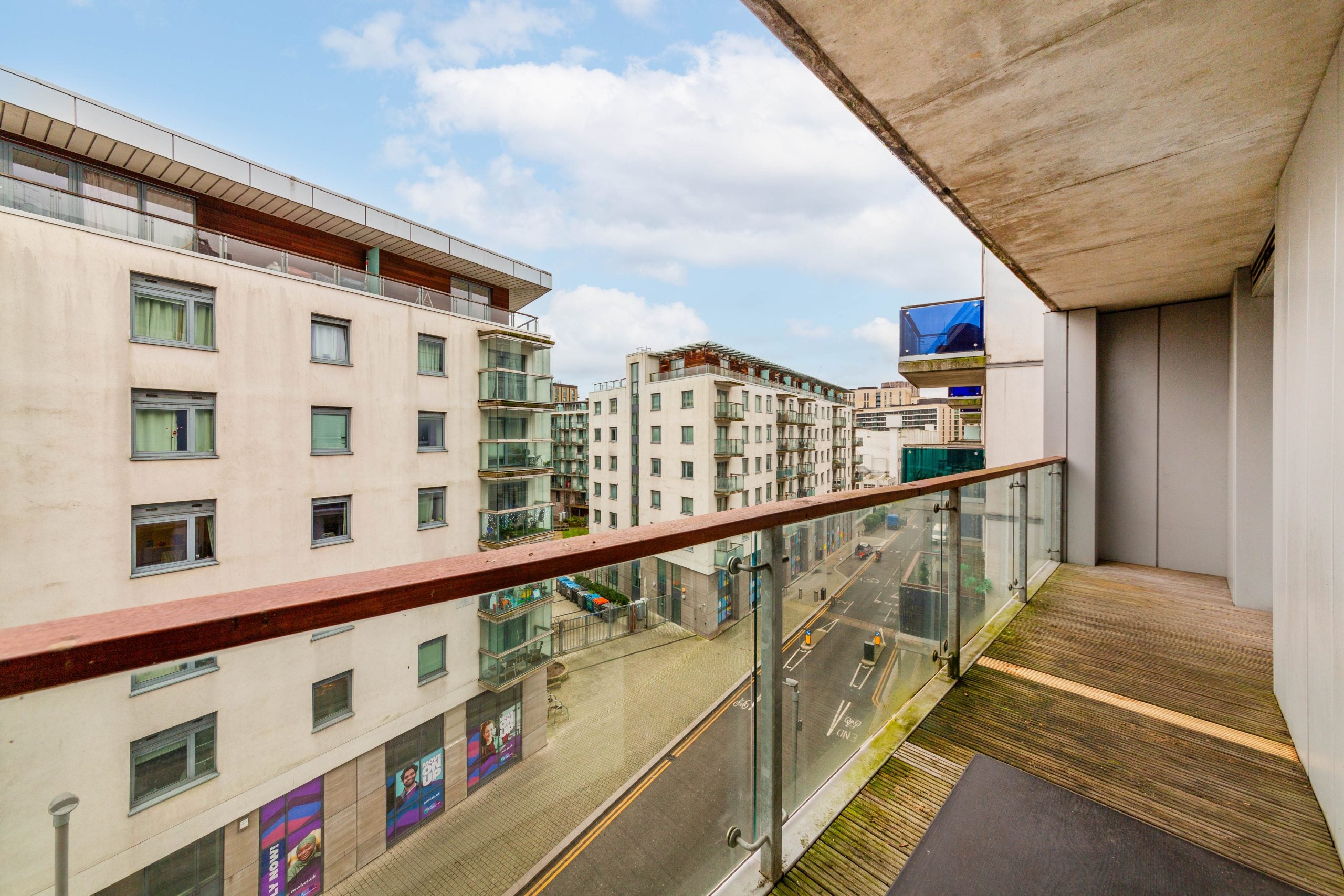 Flat Empire Way in Greater London