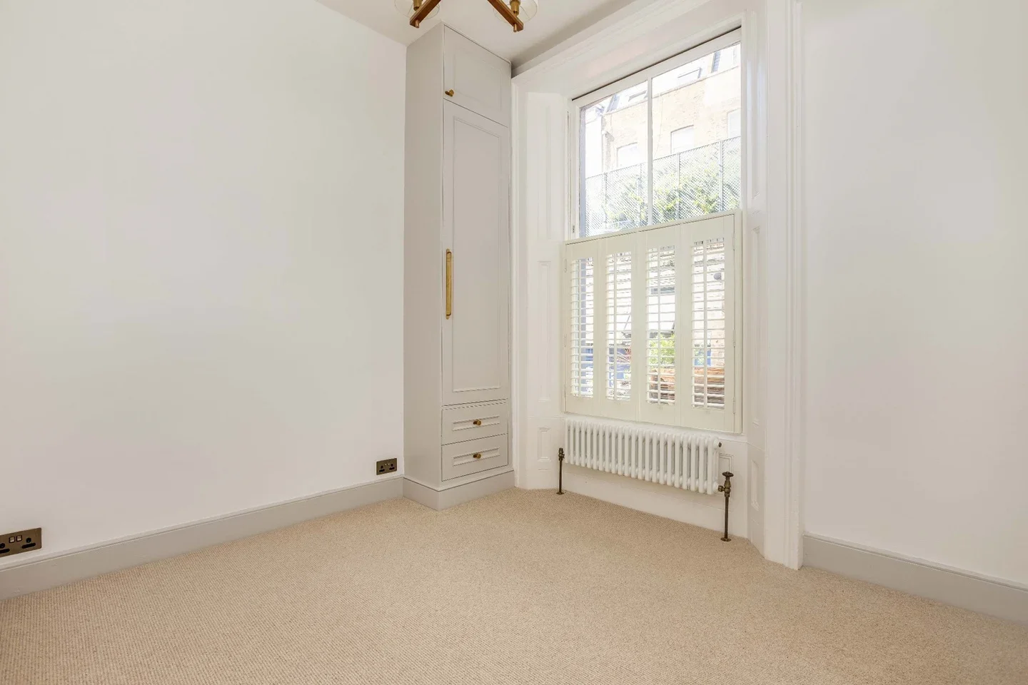 Flat Chesterton Road in Greater London
