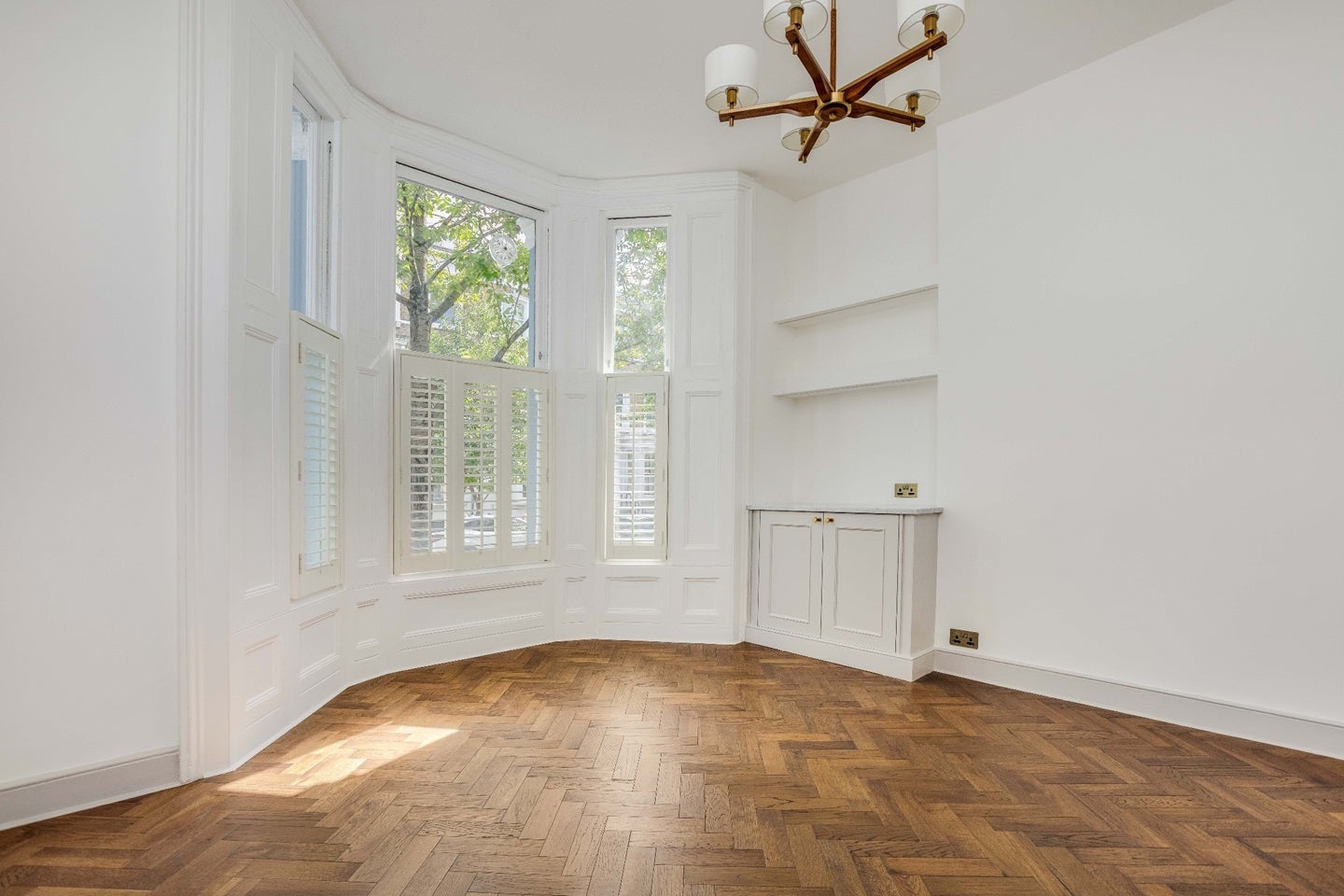 Flat Chesterton Road in Greater London