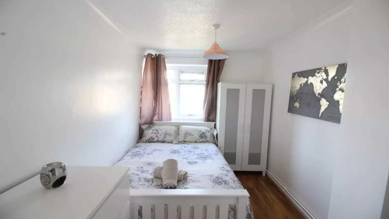 Flat Wyllen Close in Greater London